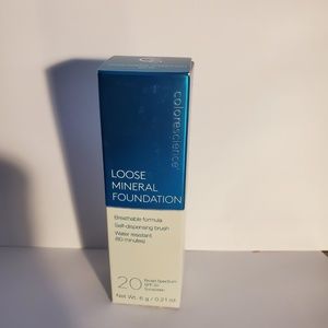 New in Box  LOOSE MINERAL FOUNDATION BRUSH SPF 20